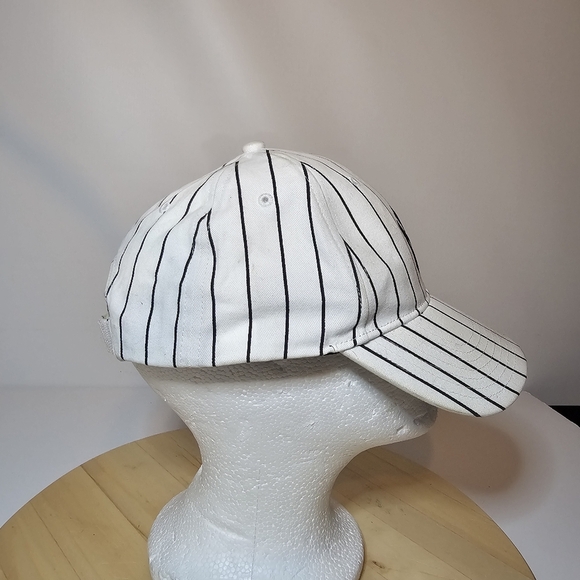 47 BRAND NEW YORK YANKEES STRAP BACK HAT PINSTRIPE WHITE AND BLACK YOUTH ADJUSTA - Picture 4 of 7